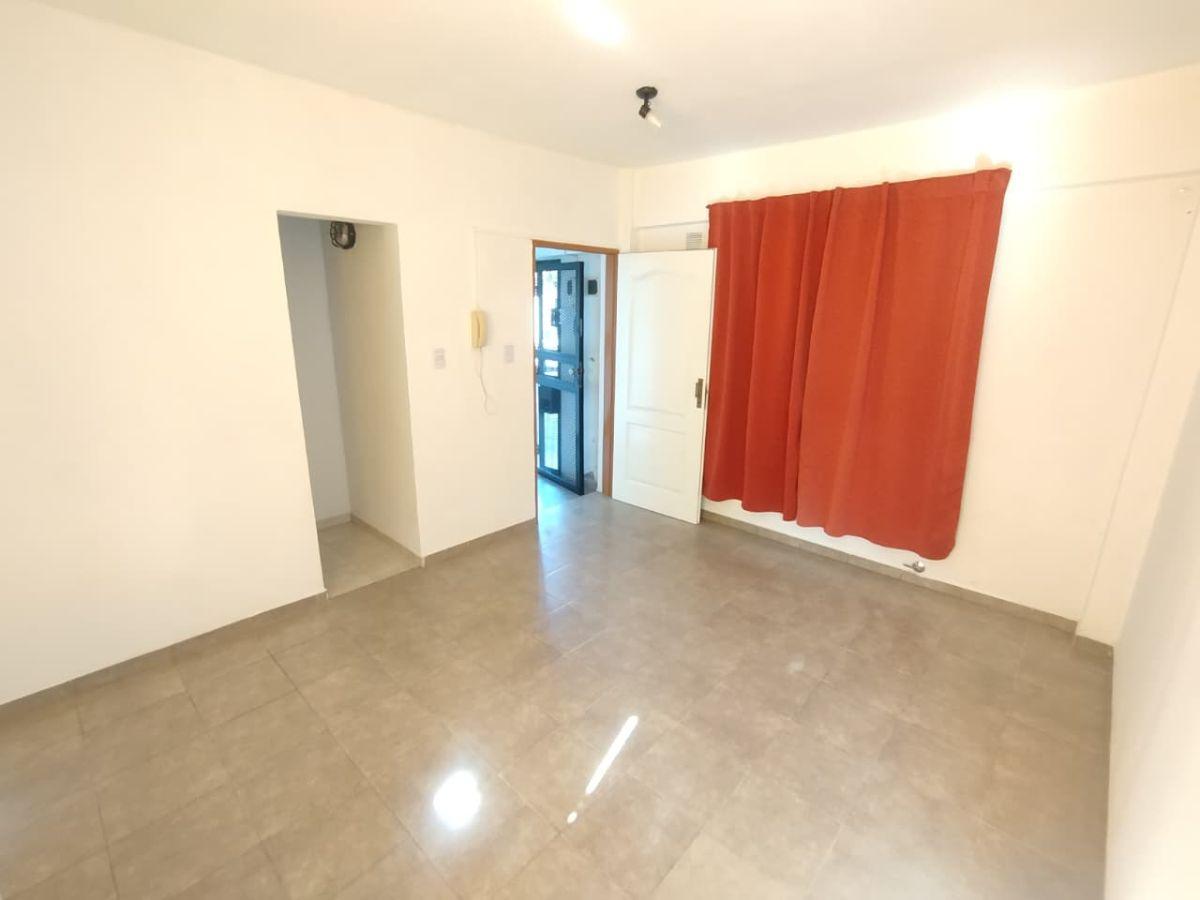 Foto de ALQUILER- DEPARTAMENTO 2 AMBIENTES CON AMPLIO PATIO, imagen 2