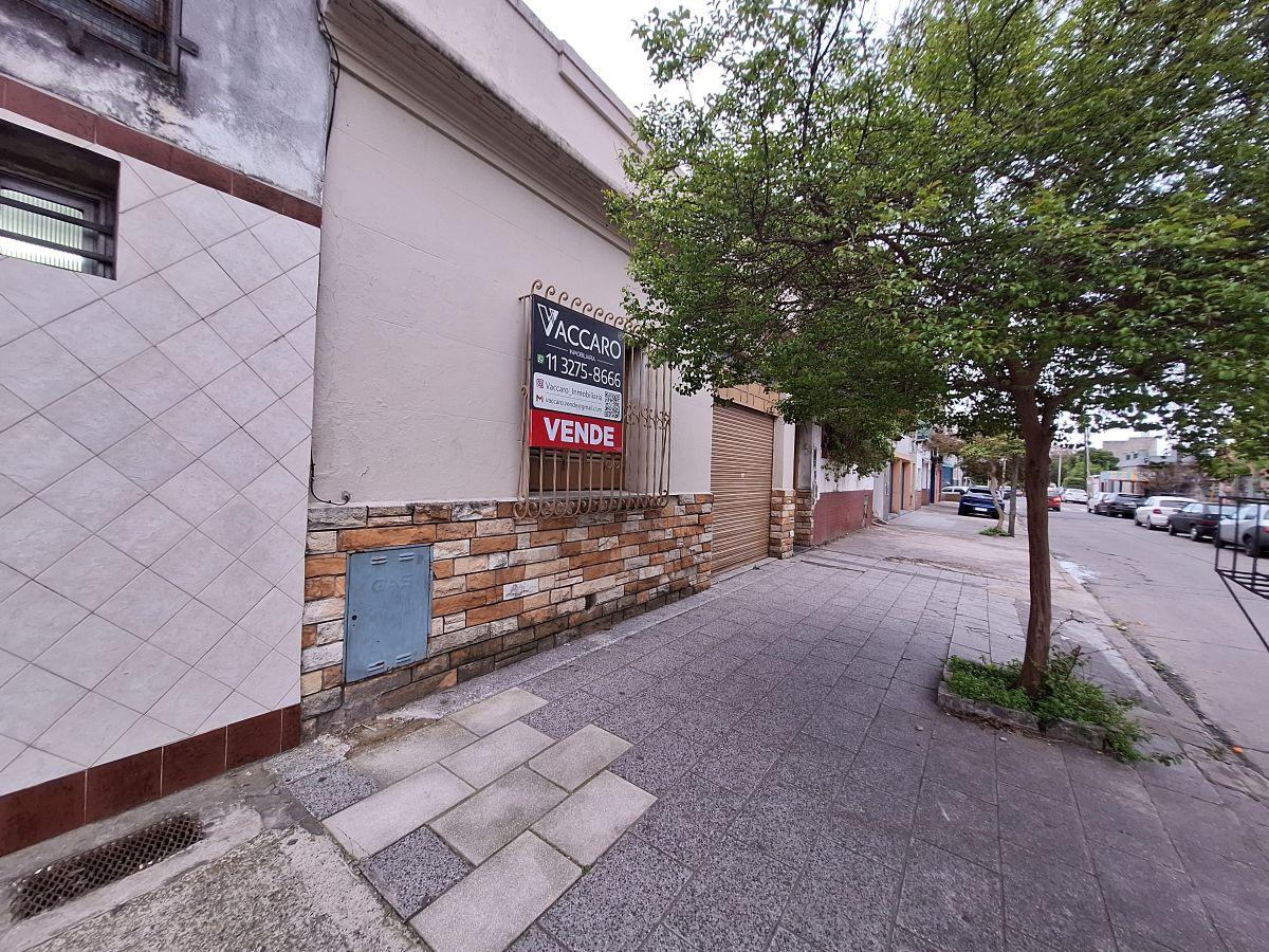 Foto de VENTA - CASA 4 AMB C/COCHERA + GALPON 150m2 - TODO EN LOTE 8.66x35, imagen 2