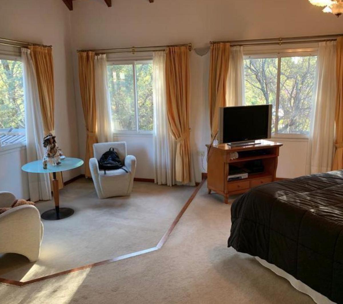 Impecable - Casa en Lomas de La Carolina 2
