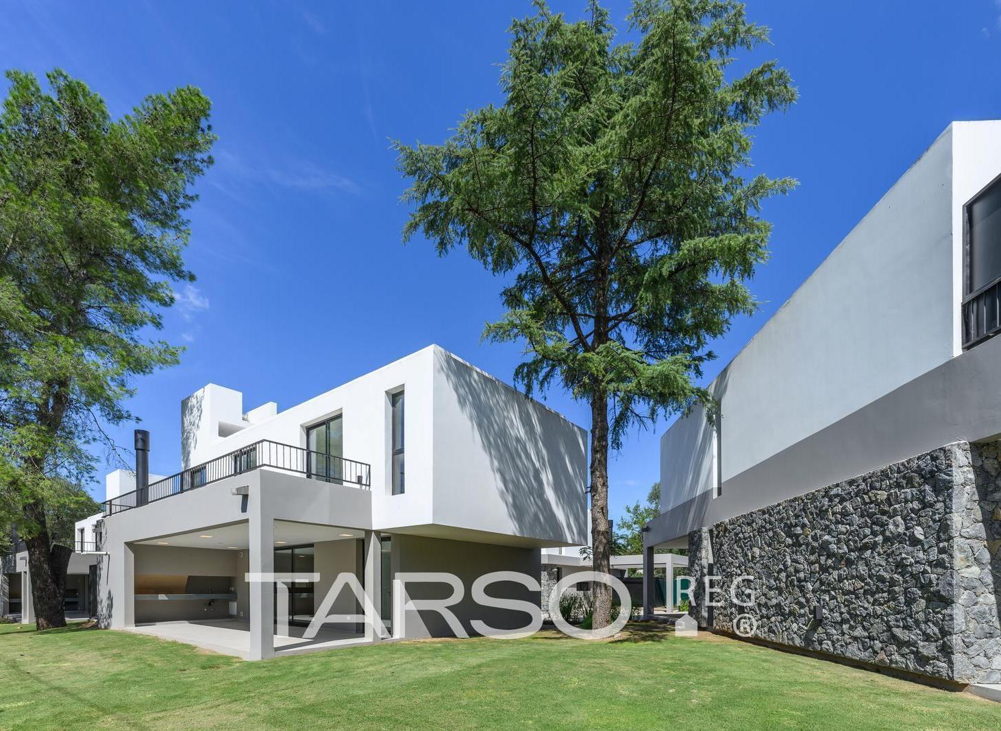 Casa a estrenar en venta de 3 dormitorios en en Villa Warcalde.