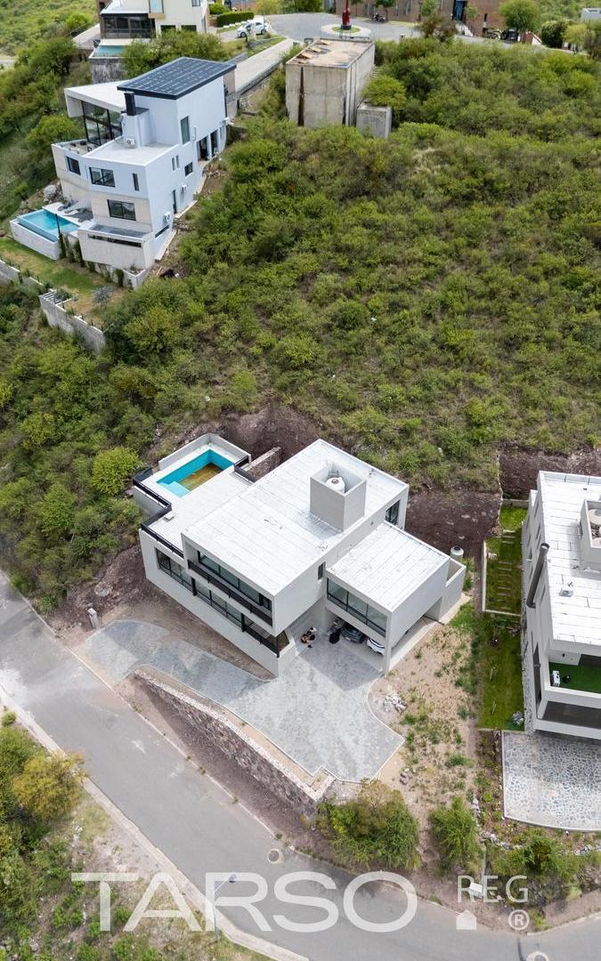 Casa en venta a estrenar de 4 dormitorios en La Cuesta - La Calera.