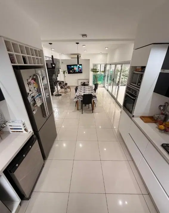 CASA EN VENTA TRES DORMITORIOS - TERRENO PLANO - LA CUESTA 4