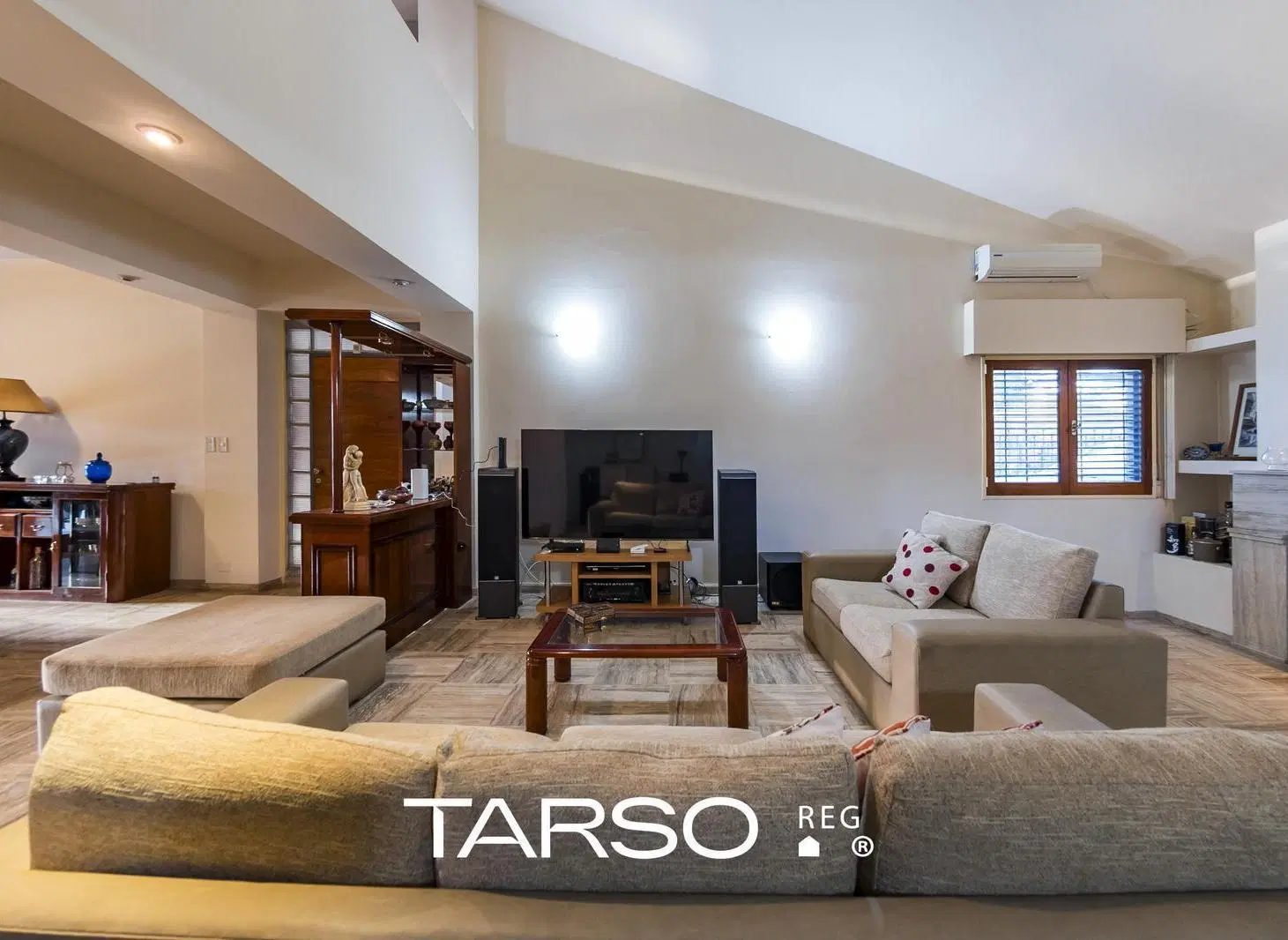 CASA EN VENTA DE 5 DORMITORIOS EN CERRO DE LAS ROSAS 2