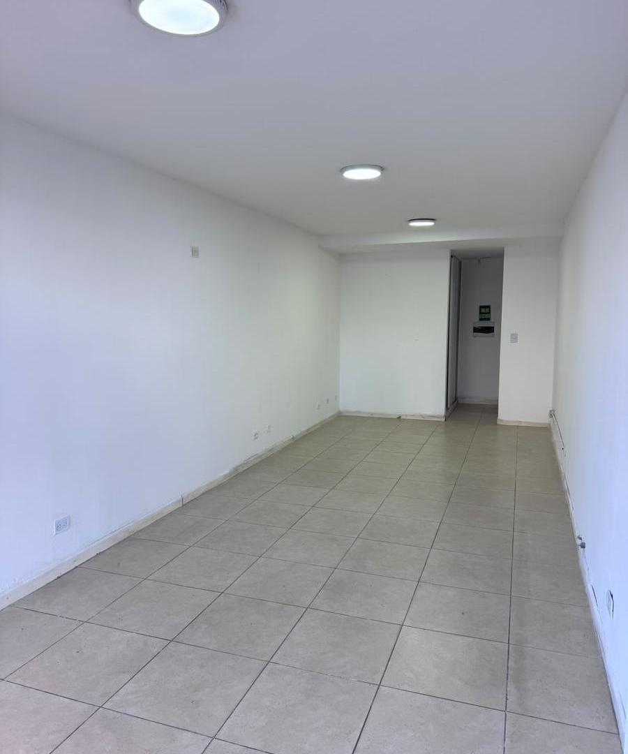 Foto de Local comercial en Alquiler en Alberdi, imagen 3