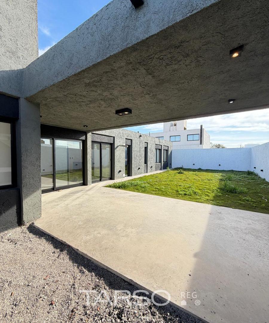 Foto de Casa en Venta 3 dormitorios Planta baja en Distrito Sur, imagen 2