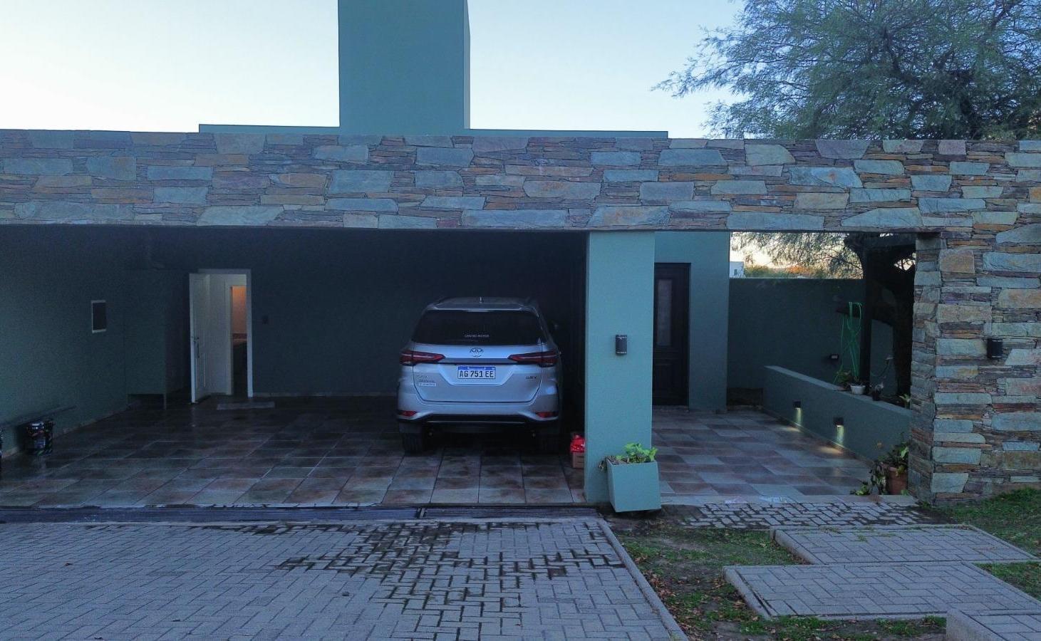 Foto de Casa en venta 4 dormitorios en Cinco Lomas, imagen 3