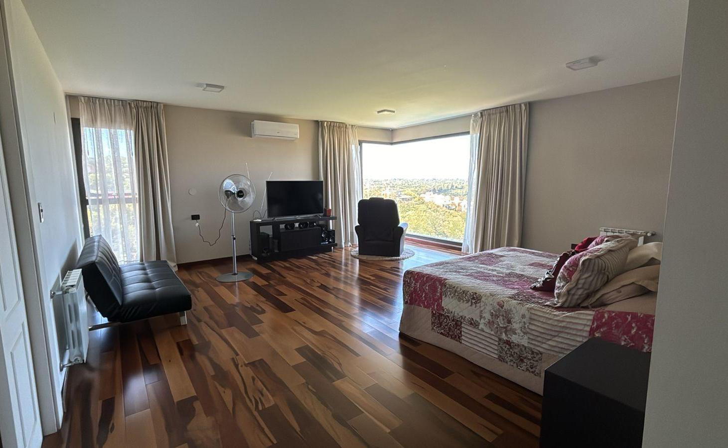 Foto de Casa en venta 4 dormitorios en Cinco Lomas, imagen 1