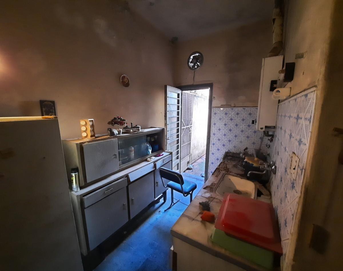 Casa de Dos Dorm. a Reciclar en Lavalle 80 4