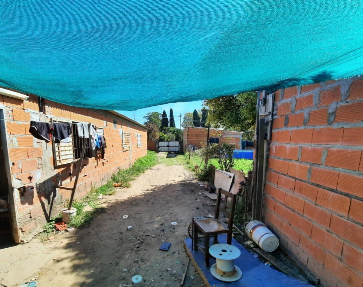 Casa de 2 Dorm. a Terminar con Galpon. Leon Guruciaga 1090 2