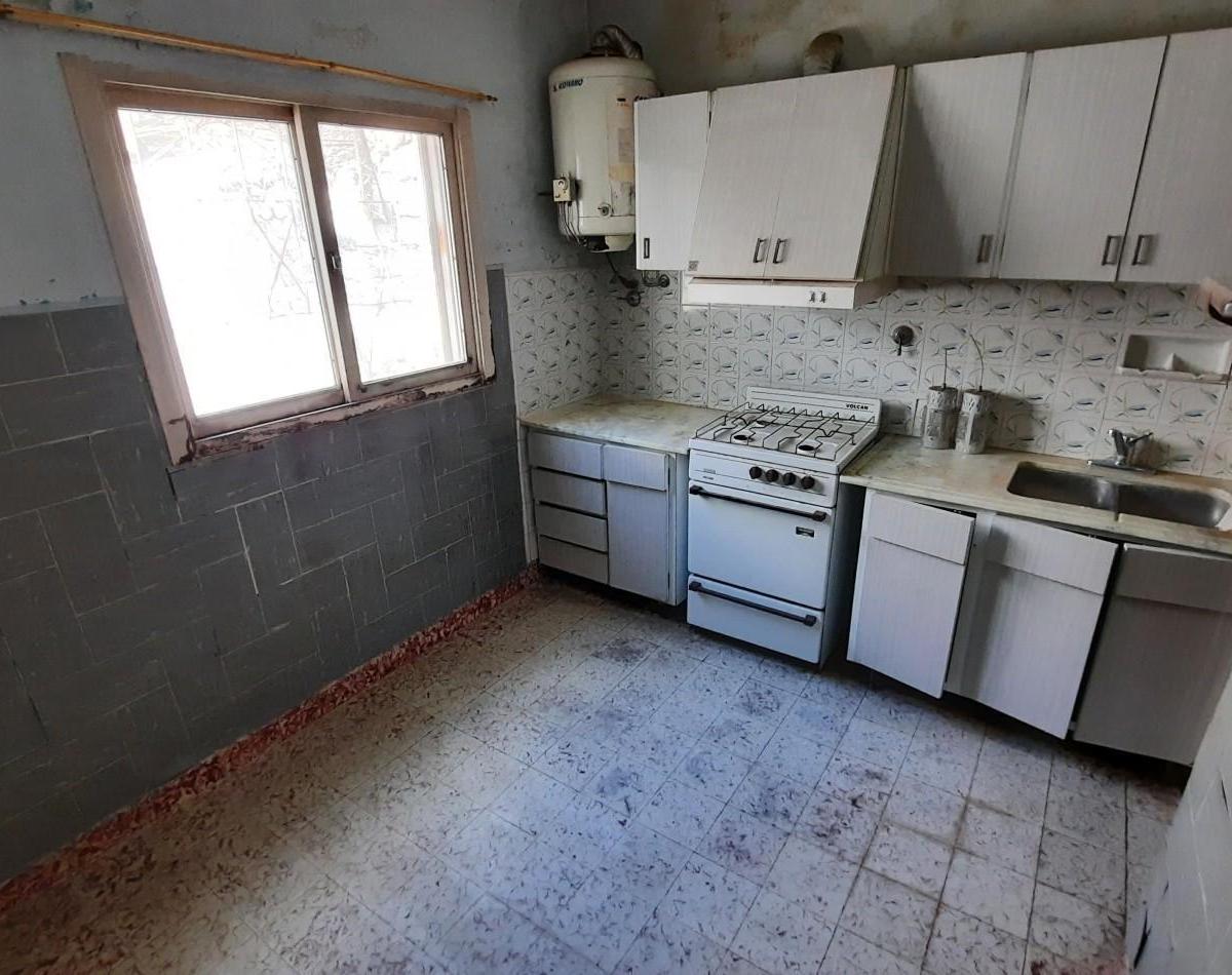 Casa de 2 Dorm. en San Lorenzo 320 (Barrio Urquiza). 2