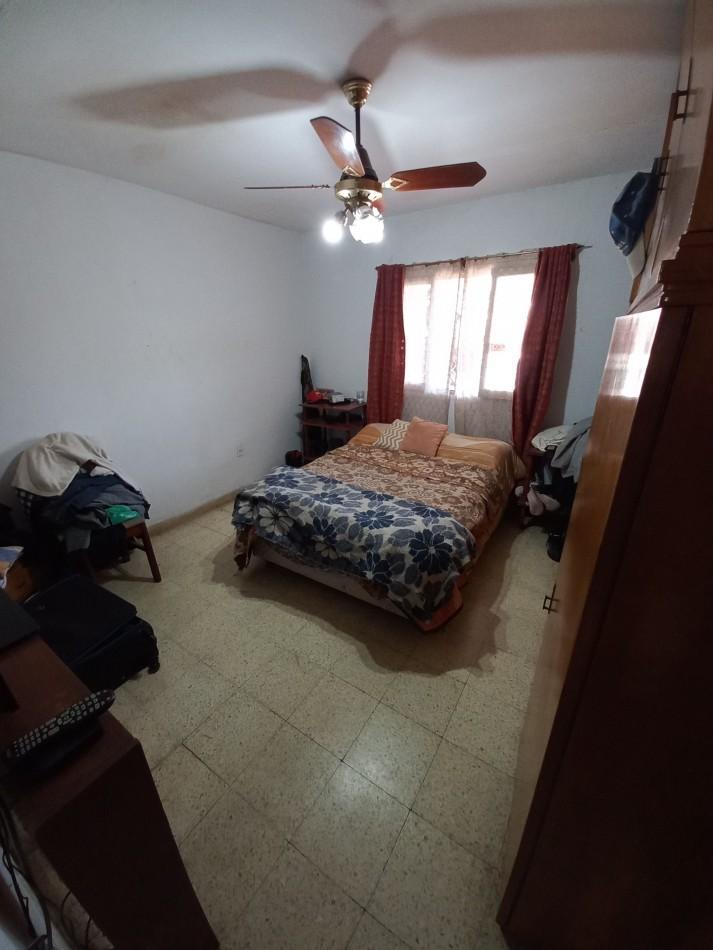 Casa de 2 Dorm. y Dep. en Barrio Urquiza 4