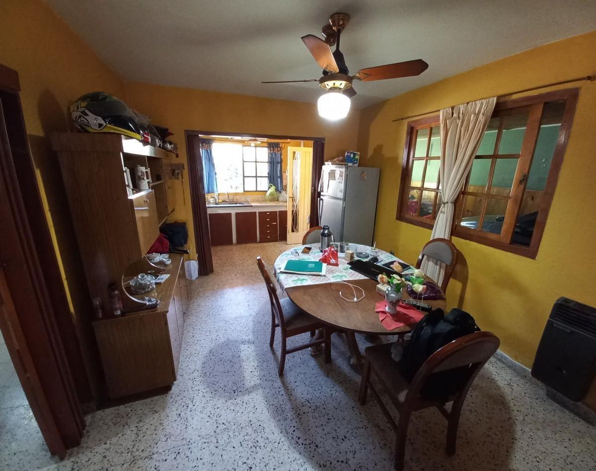 Casa de 2 Dorm. y Dep. en Barrio Urquiza 3