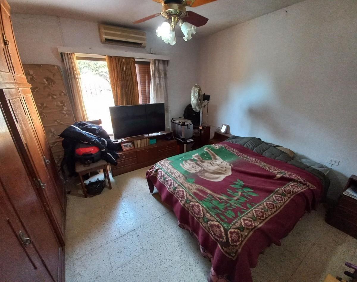 Casa de 2 Dorm. y Dep. en Barrio Urquiza 5