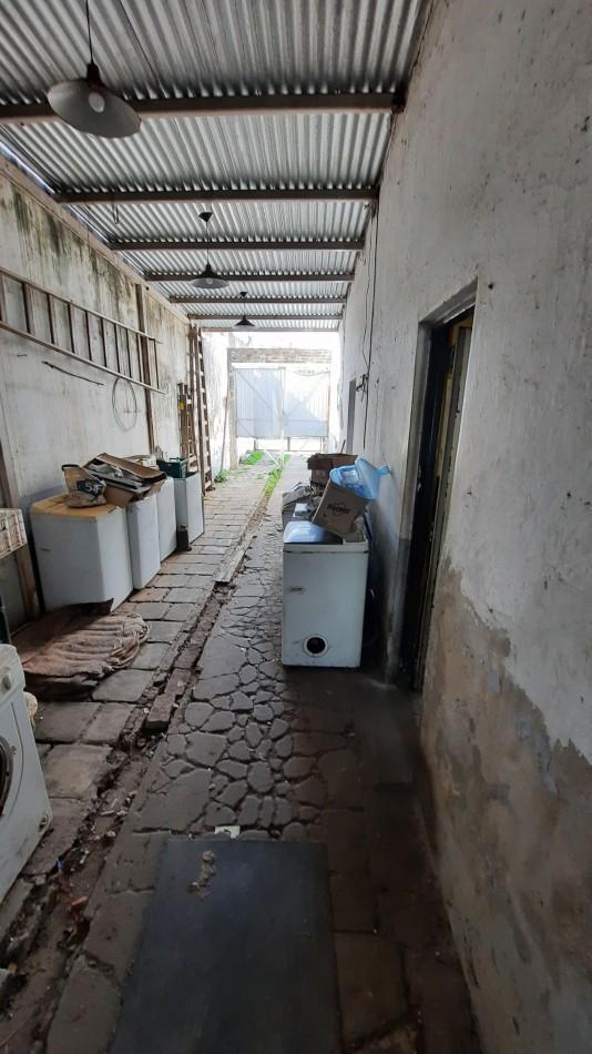 Casa a Reciclar Sobre Amplio Lote en Barrio Don Bosco 4