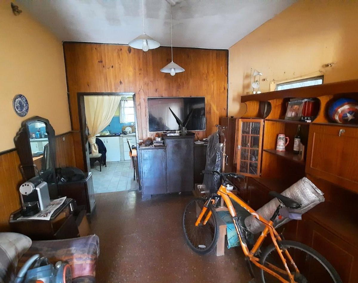 Casa a Reciclar Sobre Amplio Lote en Barrio Don Bosco 2