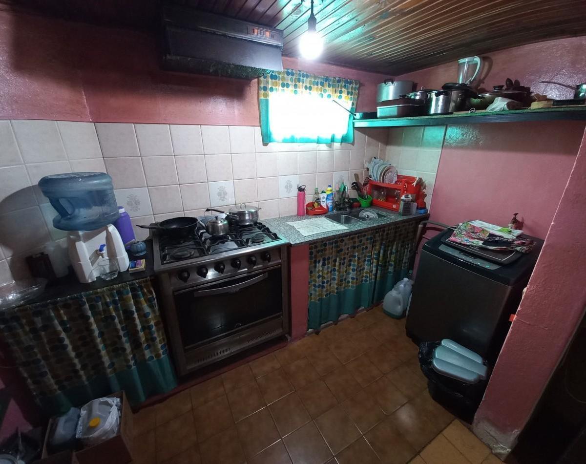 Inmueble con Dos Propiedades en B° Guemes Retasado 4