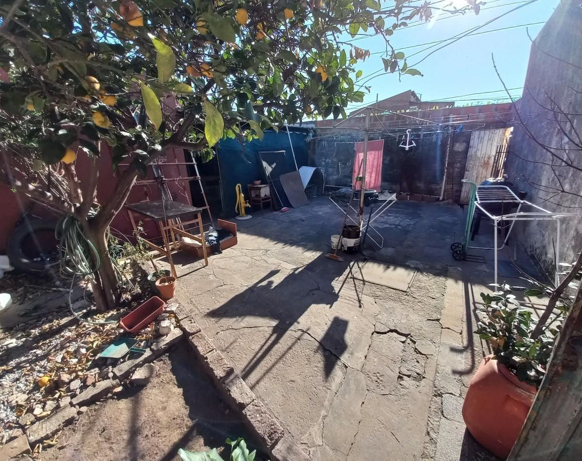 Inmueble con Dos Propiedades en B° Guemes Retasado 3