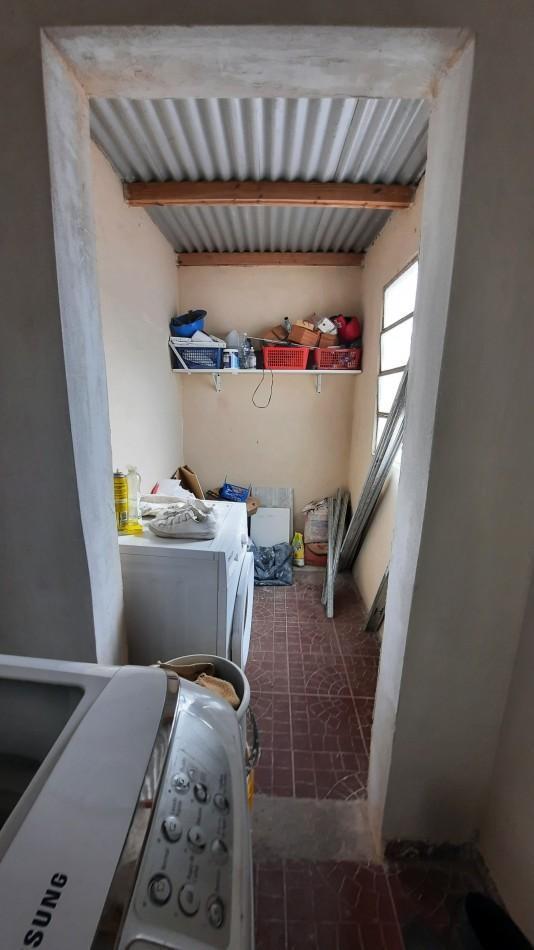 Duplex de 4 Dorm. y Cochera en Roca 237 3