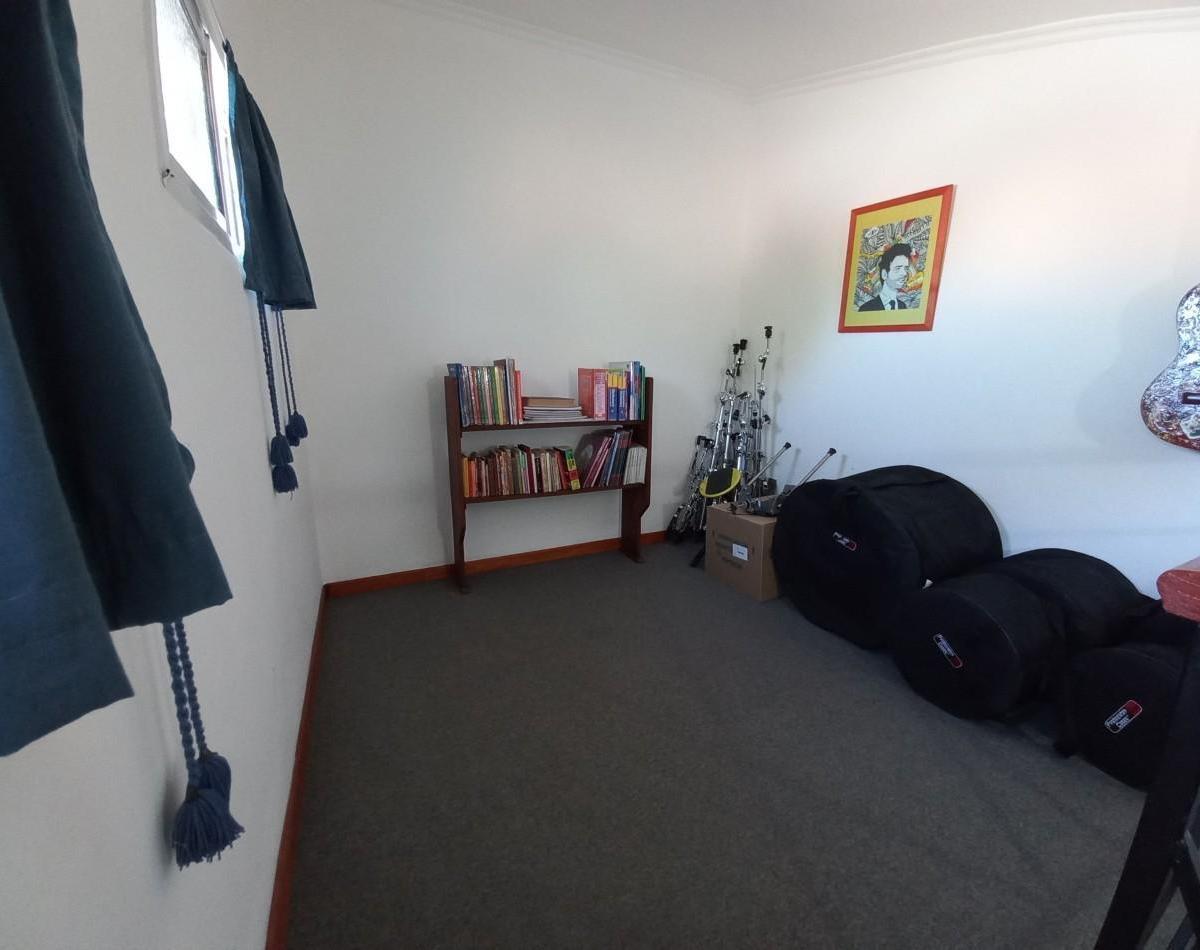 Dos Casas y Pileta en Gran Lote en Echeverria Al 400 5