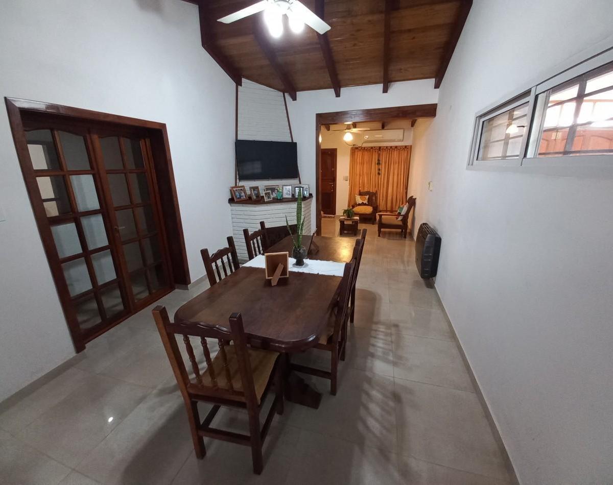 Dos Casas y Pileta en Gran Lote en Echeverria Al 400 2