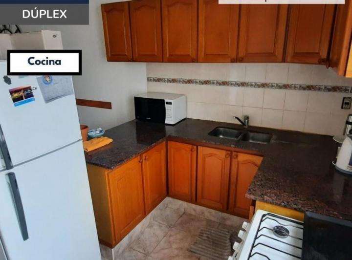 Duplex de 4 dormitorios y cochera en Roca 237 4