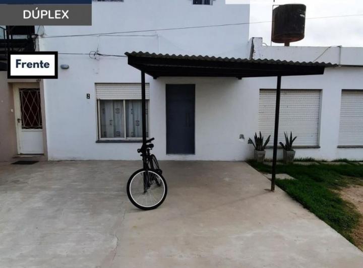 Duplex de 4 dormitorios y cochera en Roca 237 2