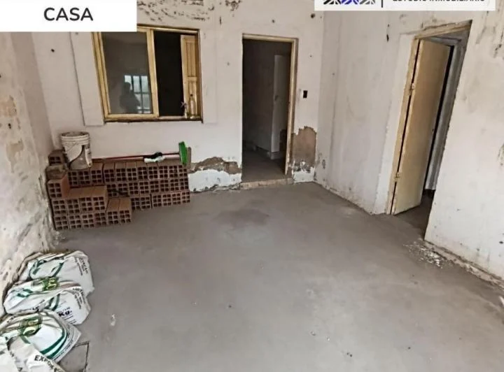 Casa a reciclar en amplio lote en Lamadrid 174 5