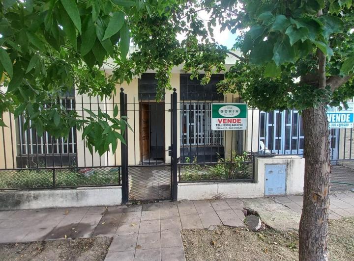 Casa de dos dormitorios ubicada en Bolivar 2143, Barrio Golf. 4