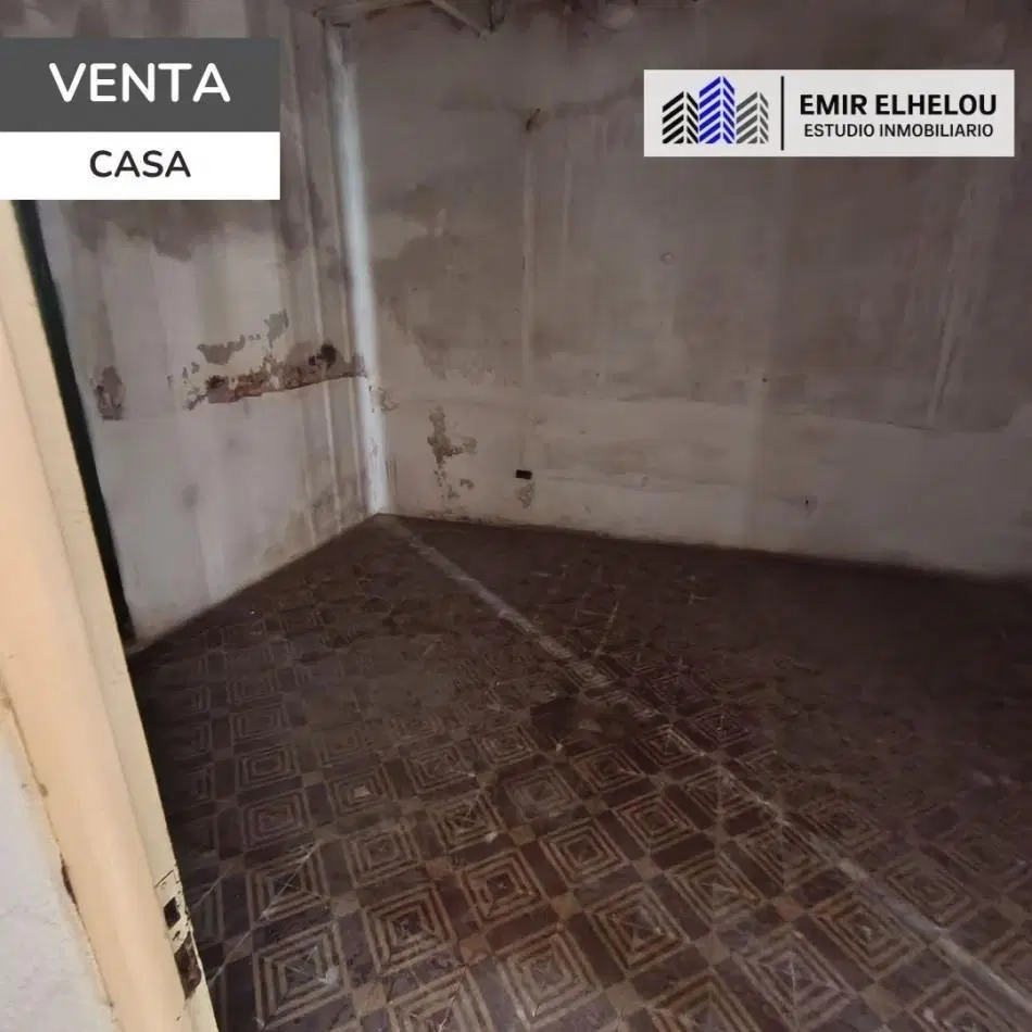 Casa a reciclar en amplio lote en Lamadrid 174 3