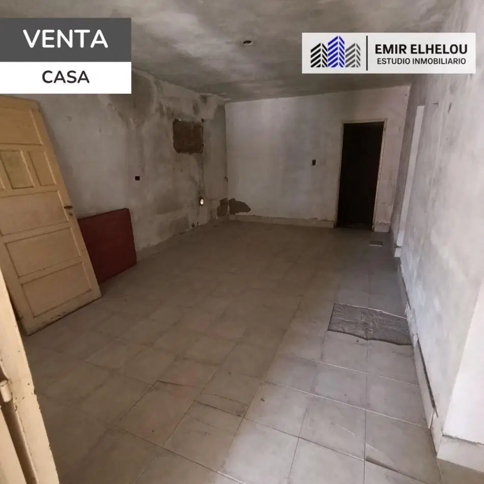 Casa a reciclar en amplio lote en Lamadrid 174 2