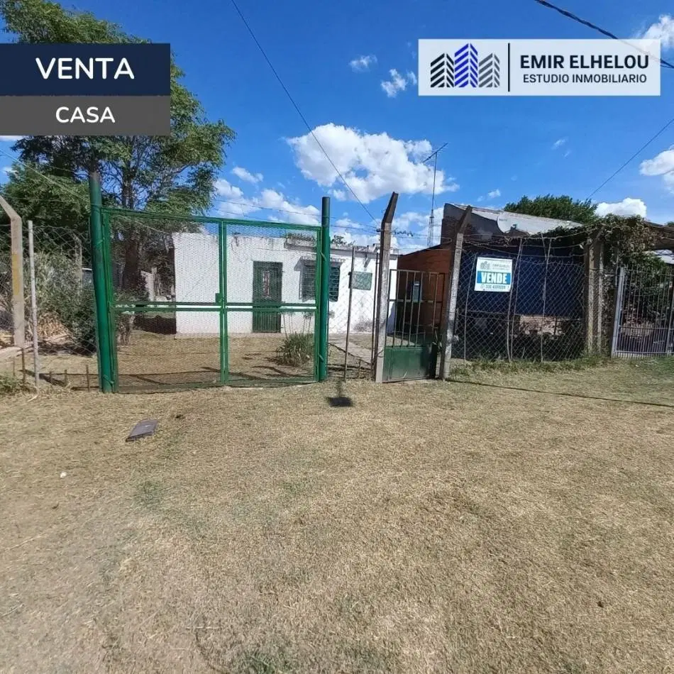 Casa de 2 dormitorios en gran lote en Villa Canto 4
