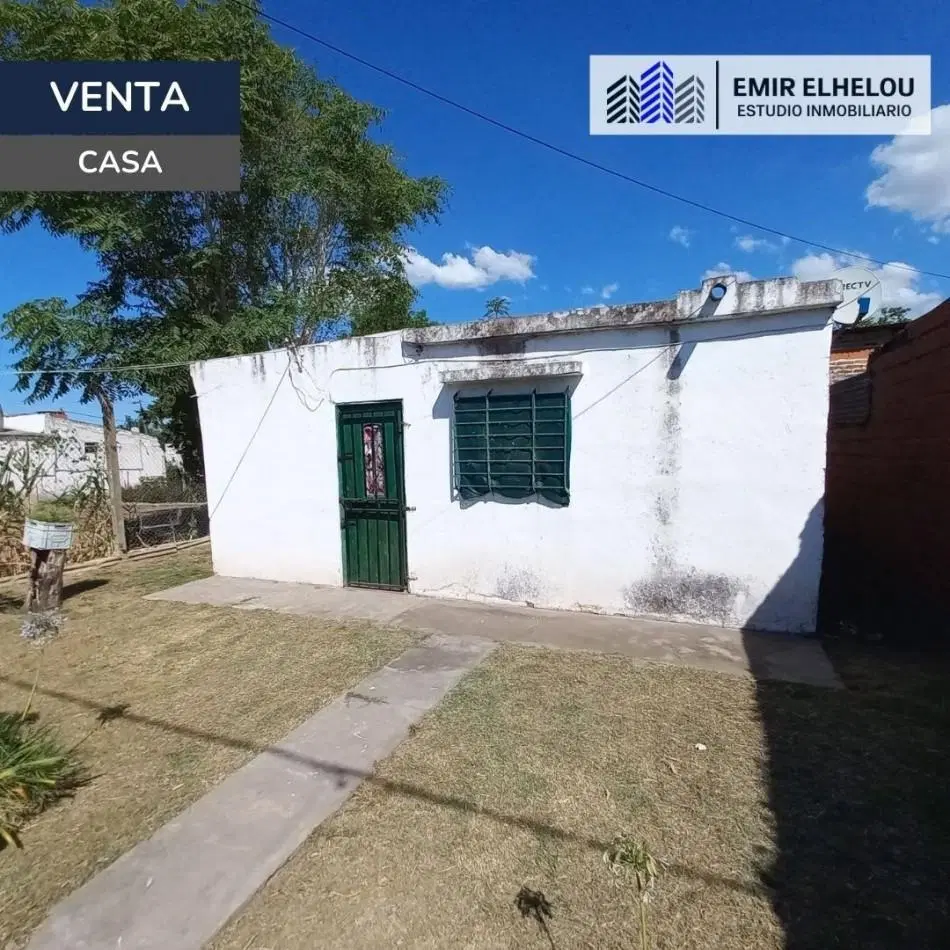 Casa de 2 dormitorios en gran lote en Villa Canto 1