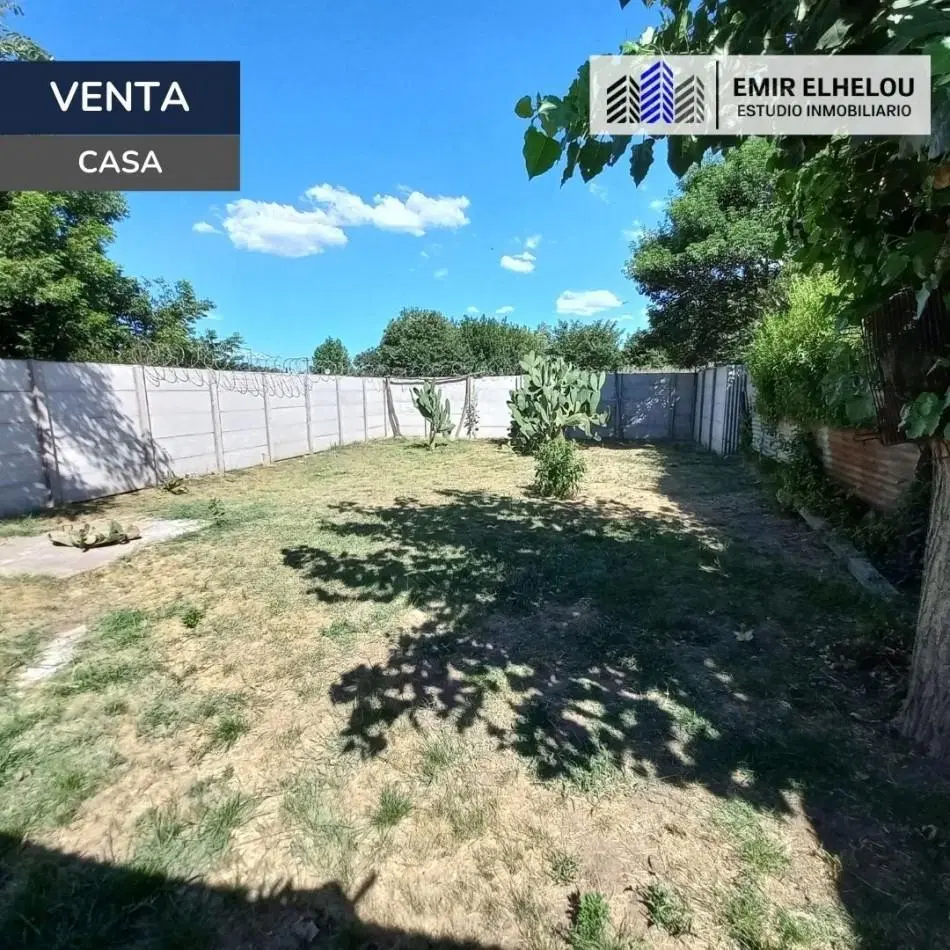 Casa de 2 dormitorios en gran lote en Villa Canto 5