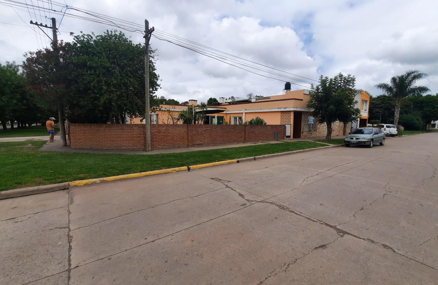 Casa de 2 dormitorios y dependencias en Perez Millan (Partido de Ramallo)
