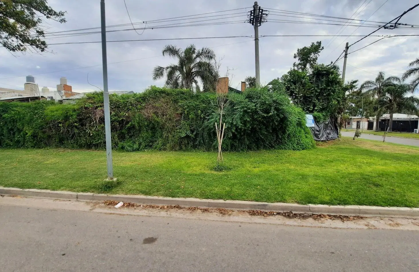 GRAN LOTE EN LAVALLE Y AV. DE LOS CONSTITUYENTES 2
