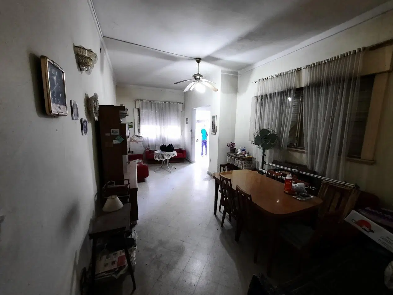 Casa de dos dormitorios a reciclar en Lavalle 80 4