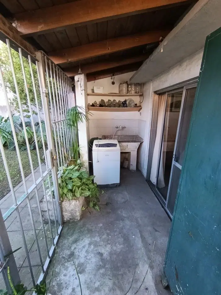 Casa de 3 dormitorios y dependencias en Moreno 216 2