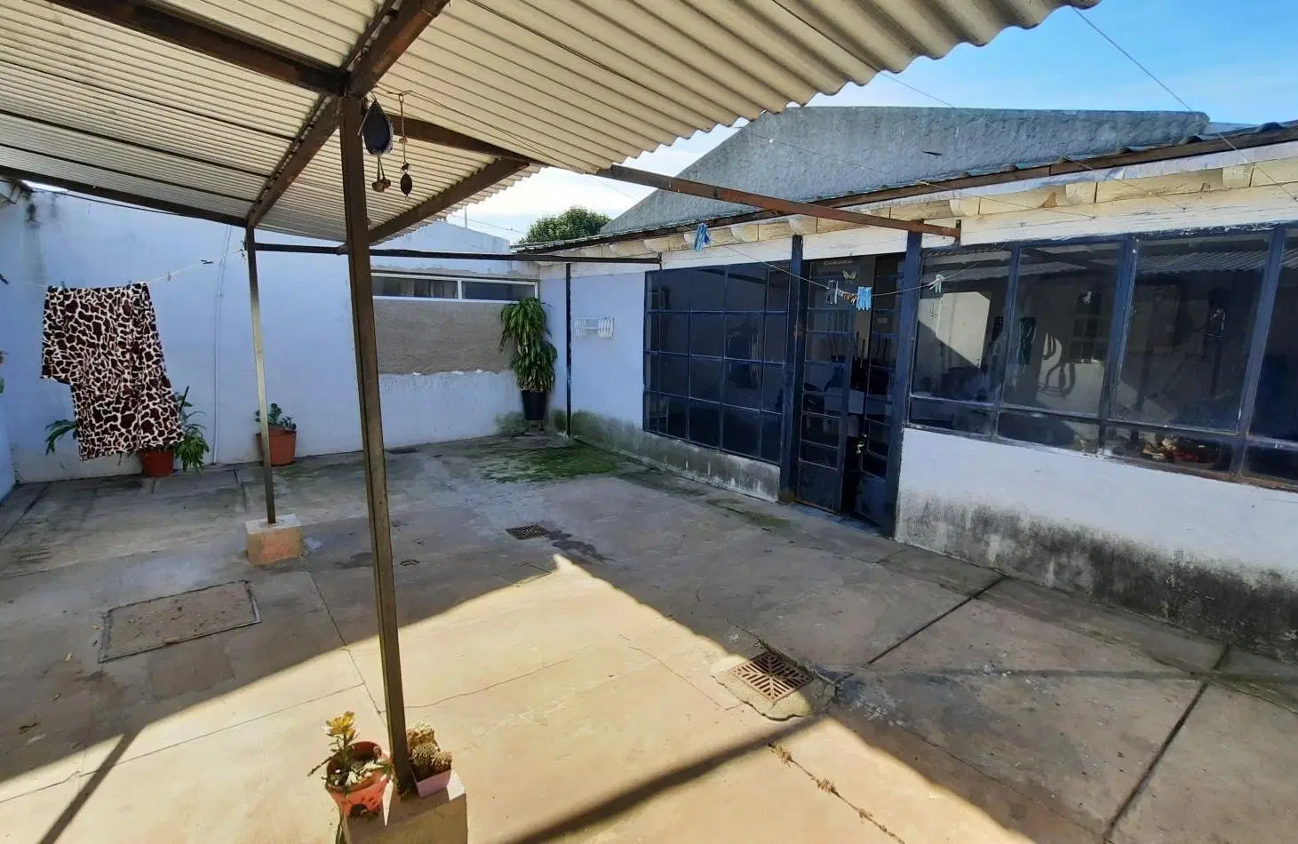 Casa de 2 dormitorios y Local comercial en esquina en Del Forno 131 5