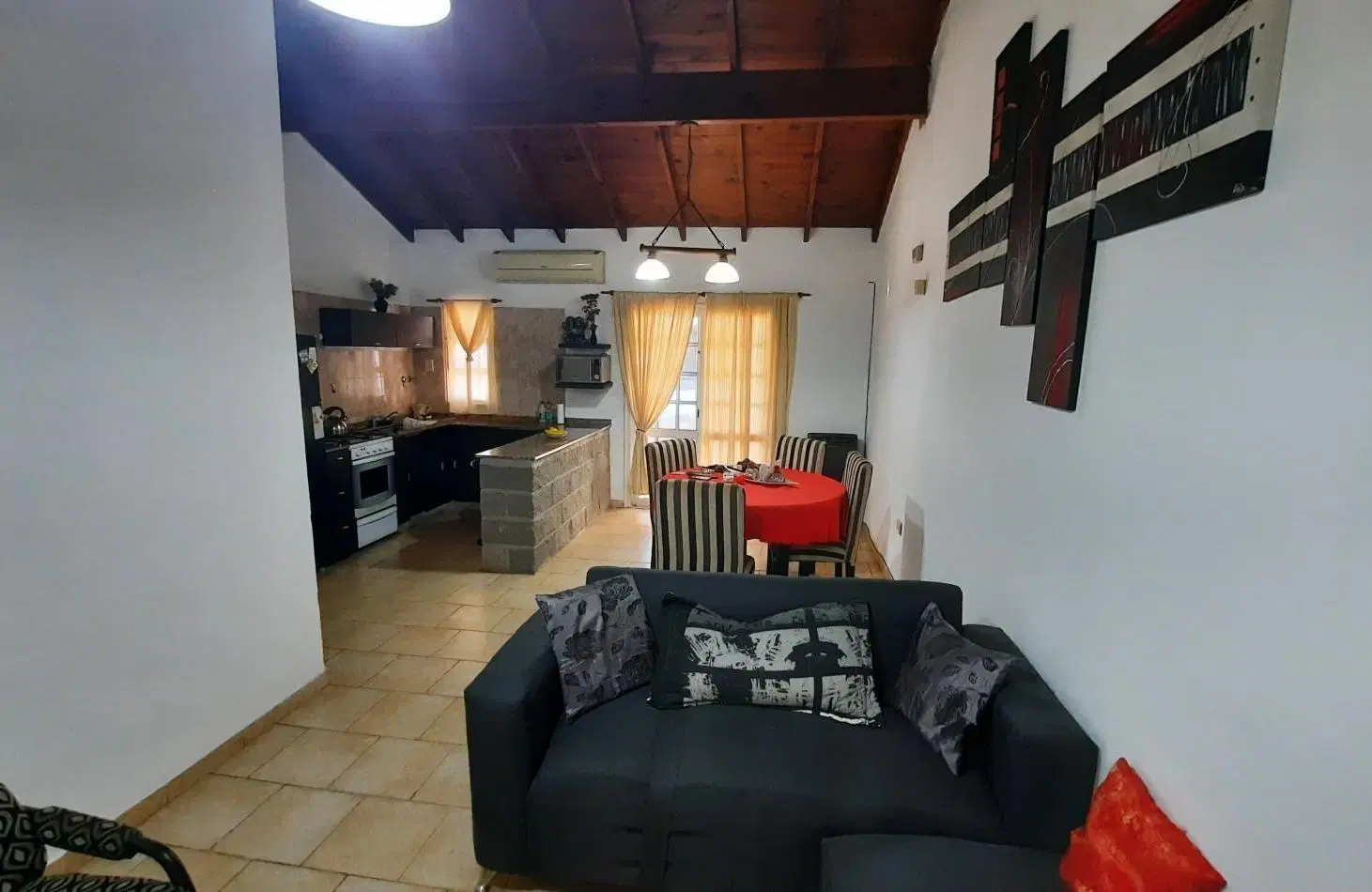 Casa de 2 dormitorios y Local comercial en esquina en Del Forno 131 3