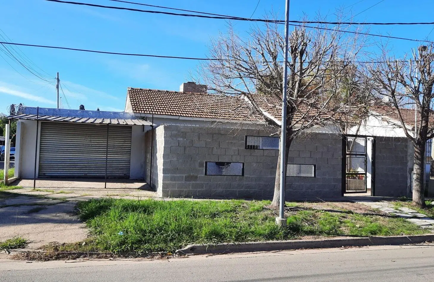 Casa de 2 dormitorios y Local comercial en esquina en Del Forno 131 2