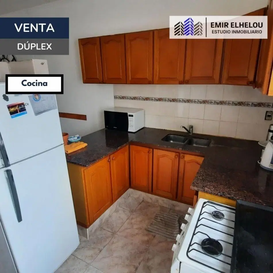 Duplex de 4 dormitorios y cochera en Roca 237 3