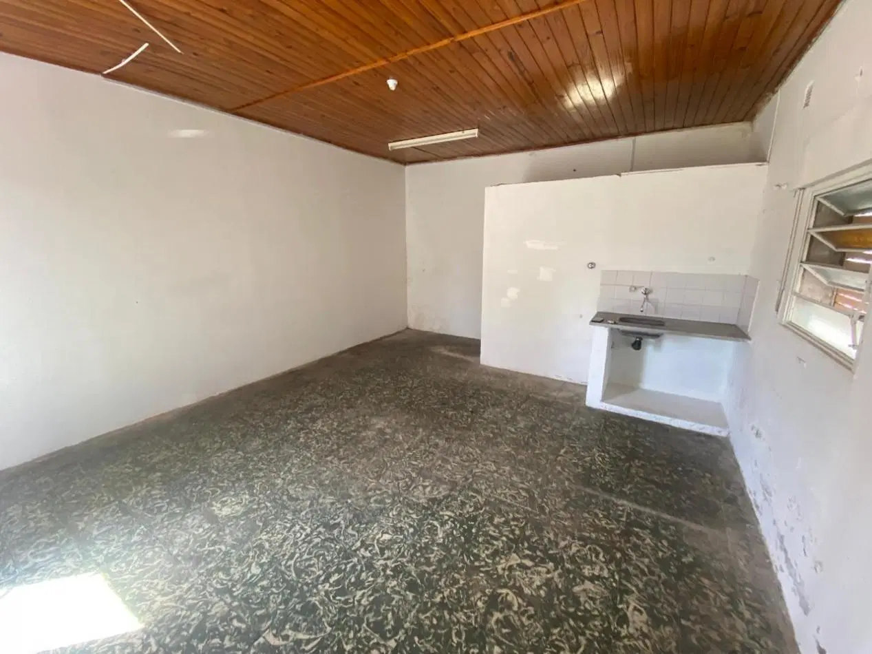 Retasado!! Alquiler Local Comercial en Avenida Alvarez 262 2