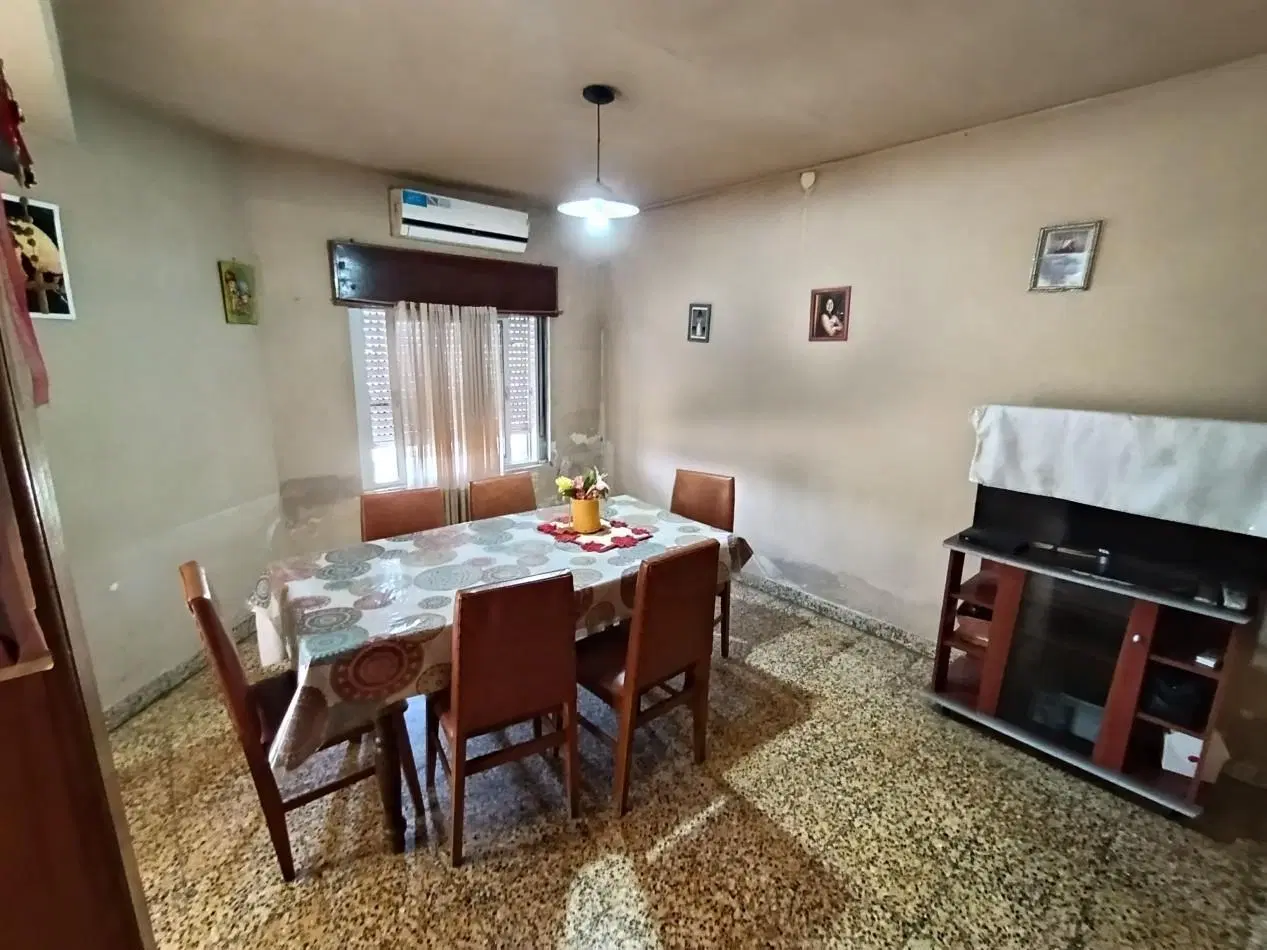 Casa de 3 dormitorios y cochera en B° Las Mellizas 1