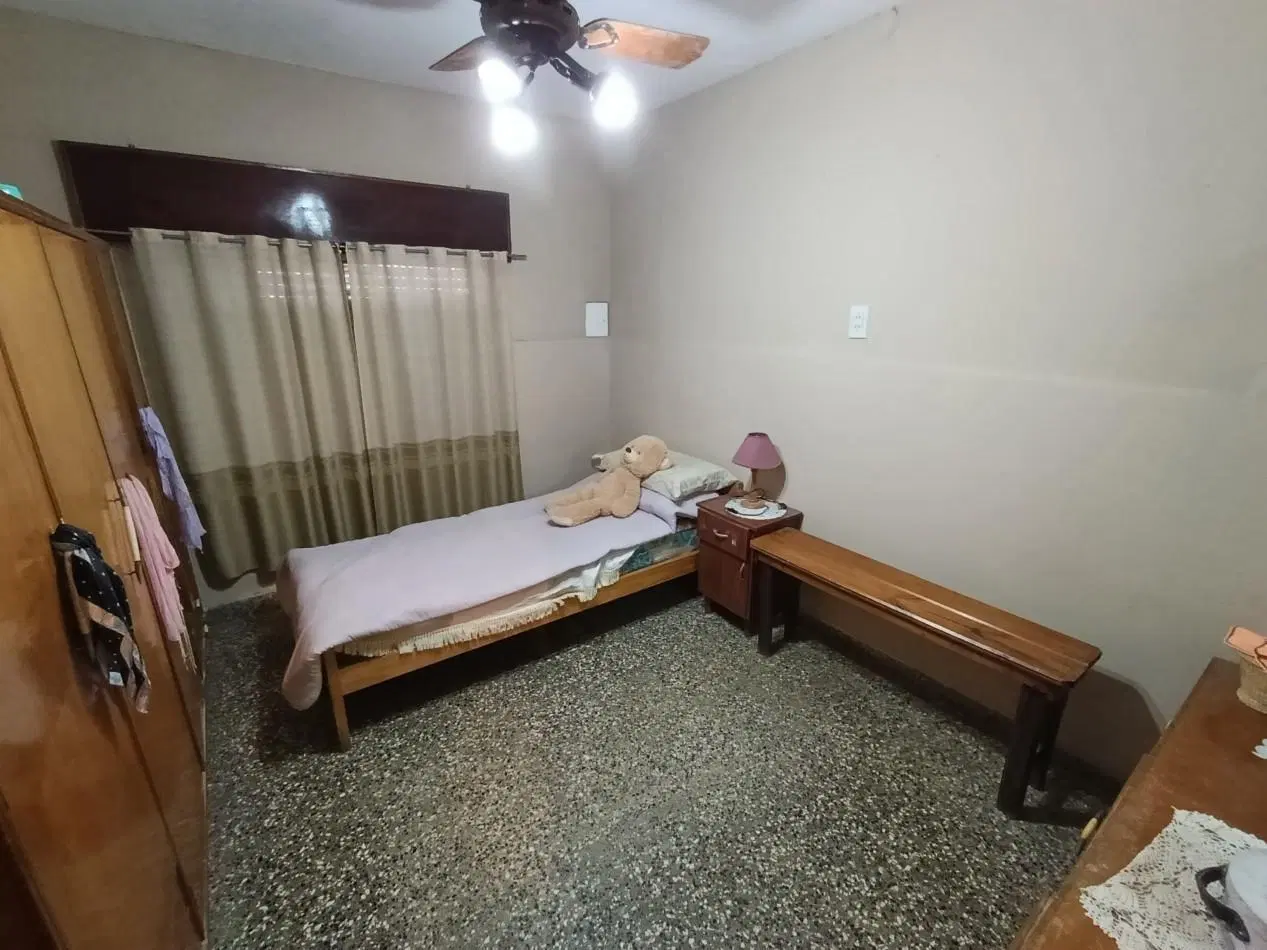 Casa de 3 dormitorios y cochera en B° Las Mellizas 4