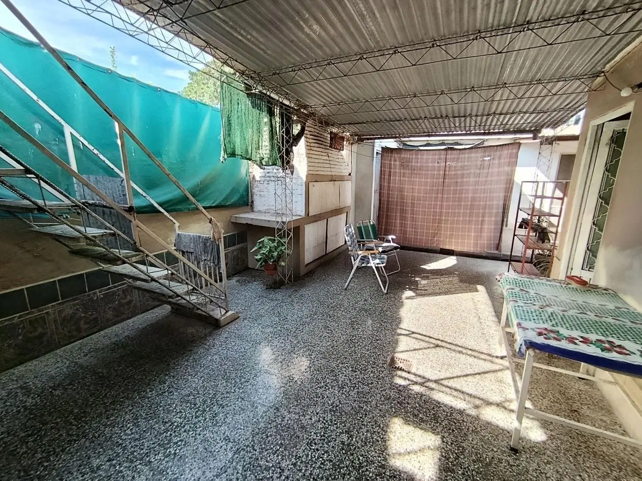 Casa de 3 dormitorios y cochera en B° Las Mellizas 5