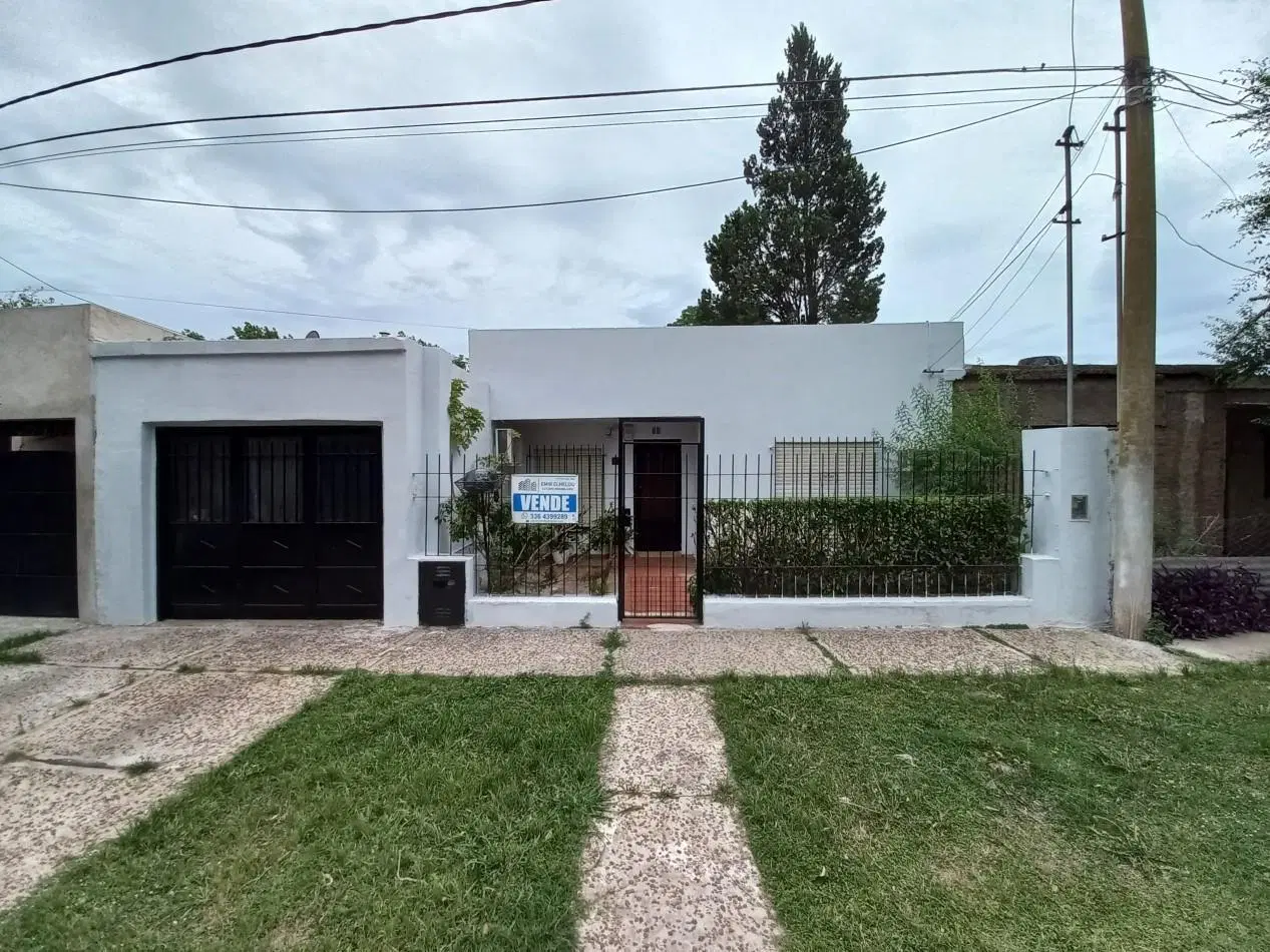 Casa de 2 dormitorios y dependencias en Barrio 9 de Julio 3
