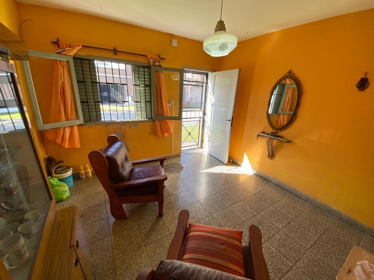 Foto de Casa de 2 dormitorios y dep. en B° Saavedra, imagen 1