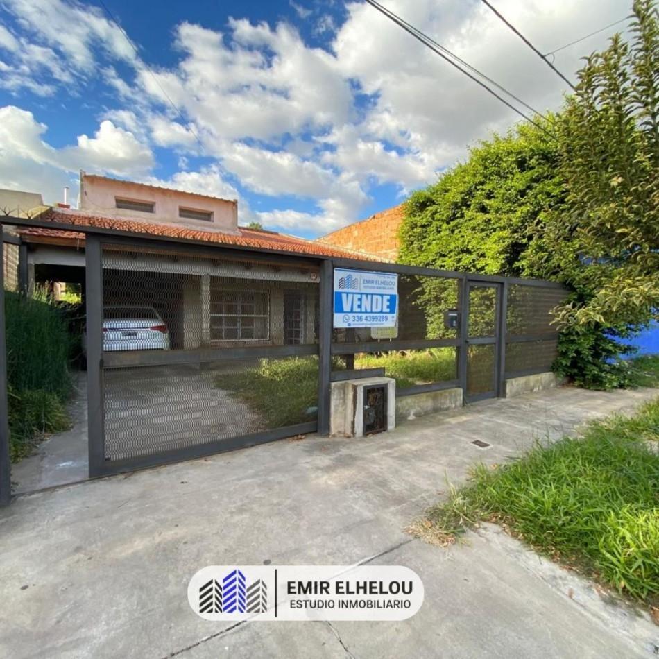 Casa de 2 dormitorios en amplio lote en B° Tripoli