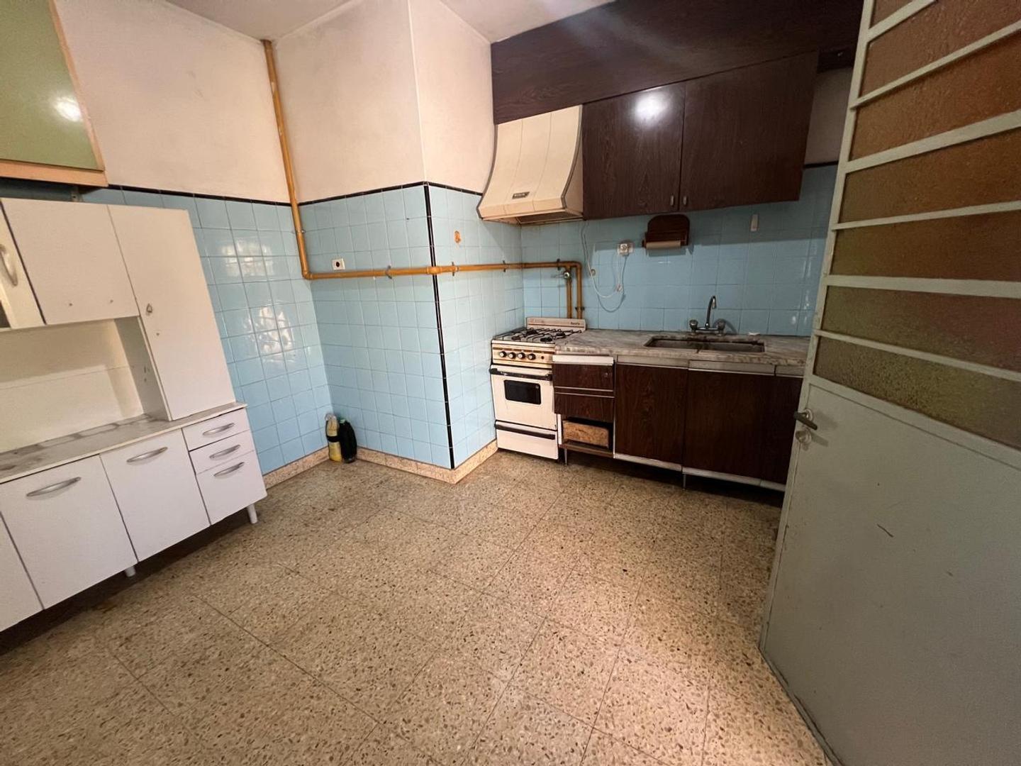 Foto de VENTA PH AL FRENTE C/COCH S/EXP 1ER PISO P/ESC VILLA ADELINA, imagen 2