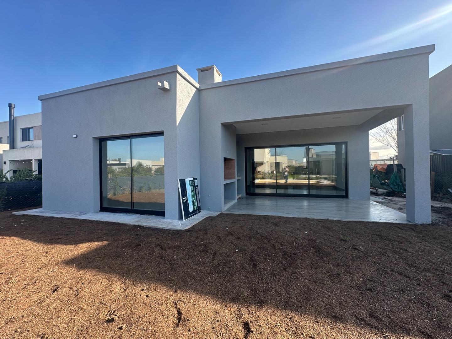 Foto de CASA EN VENTA 4 AMB SAN RAMON PILAR DEL ESTE, imagen 2